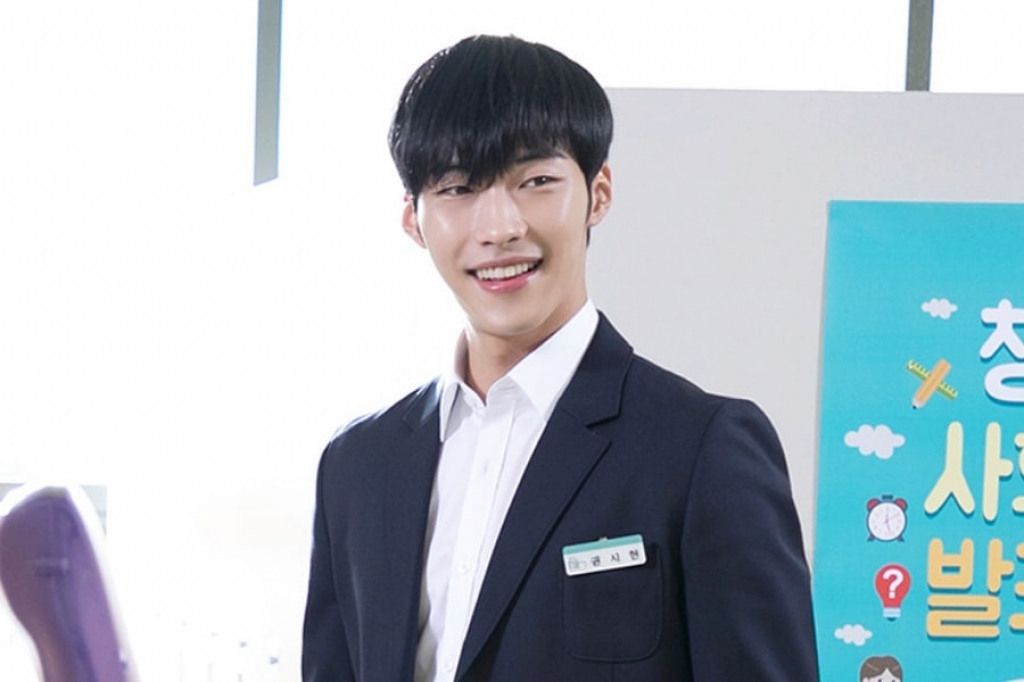 tro choi tinh yeu woo do hwan dep trai den tung centimet trong bo dong phuc hoc sinh