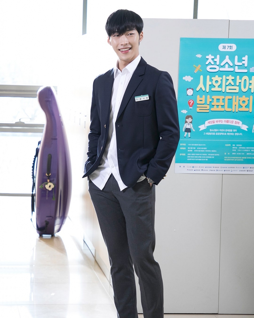 tro choi tinh yeu woo do hwan dep trai den tung centimet trong bo dong phuc hoc sinh