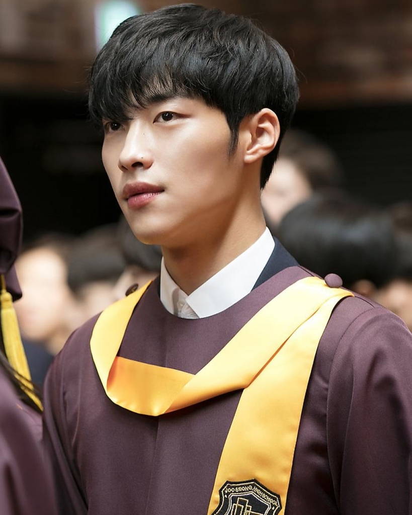 tro choi tinh yeu woo do hwan dep trai den tung centimet trong bo dong phuc hoc sinh