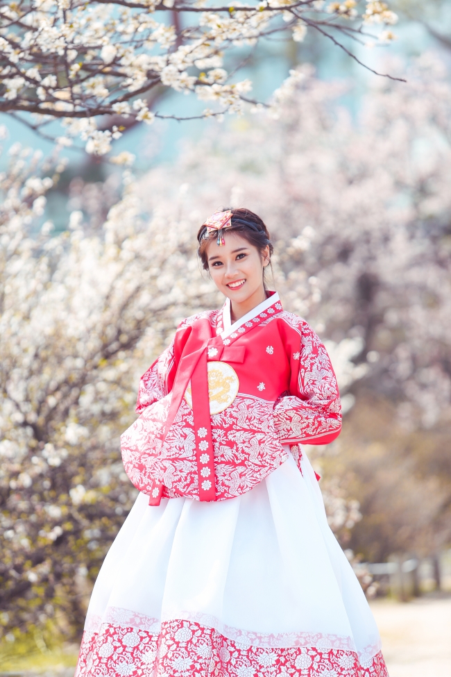 hoang yen chibi khoe ve dep trong veo giua tiet troi han quoc