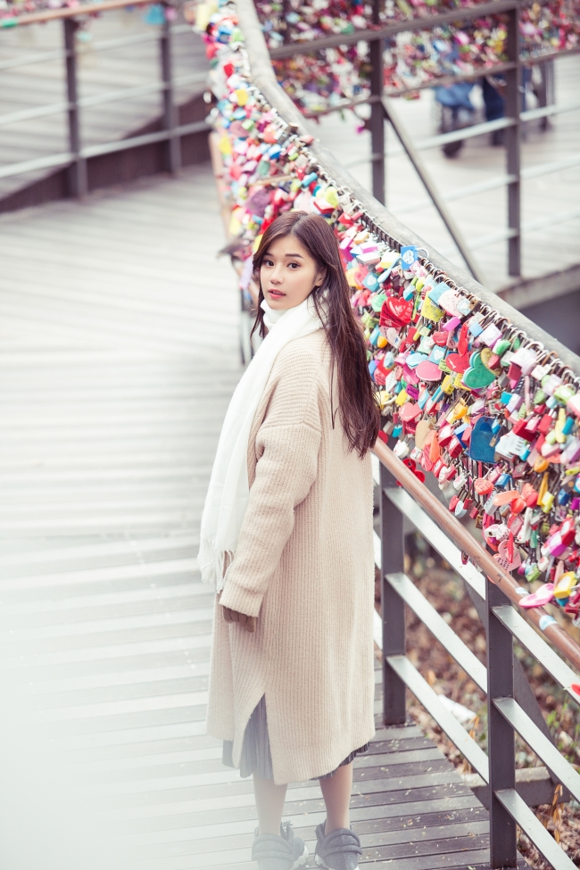 hoang yen chibi khoe ve dep trong veo giua tiet troi han quoc