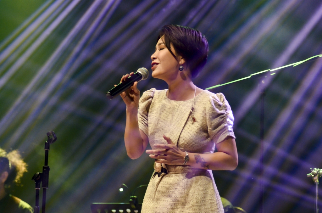 tien tien bat ngo xuat hien trong concert dau tien cua trang bai hat cho nhau
