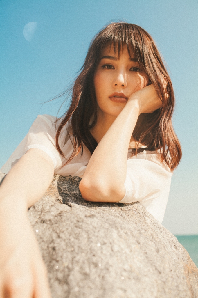 diem my dien vay xuyen thau khoe ve dep mo mang giua bien cat da nang