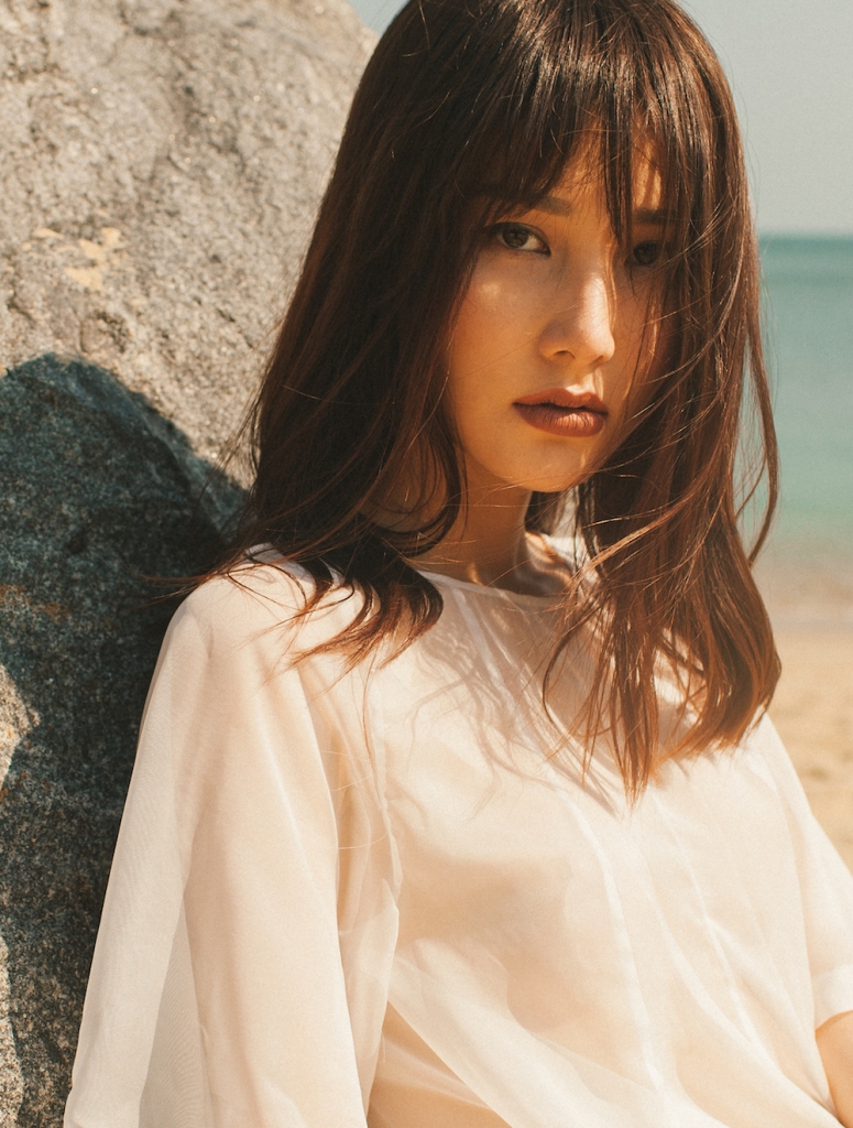 diem my dien vay xuyen thau khoe ve dep mo mang giua bien cat da nang