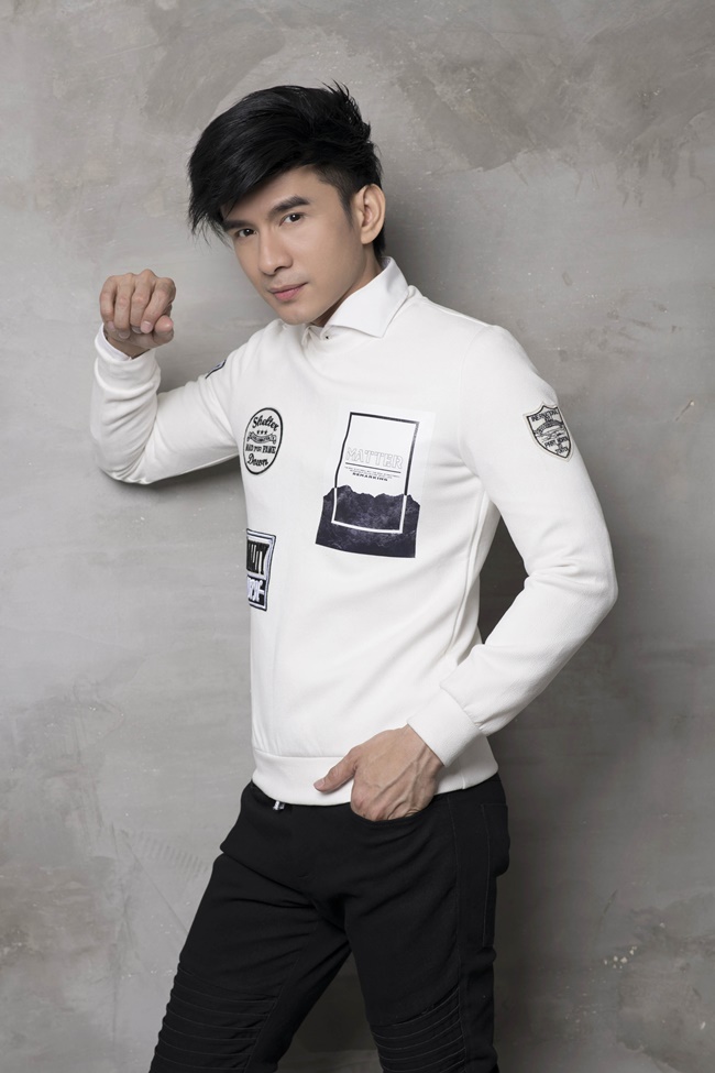 dan truong thach thuc tuoi tac khi hoa nam than trong mv moi