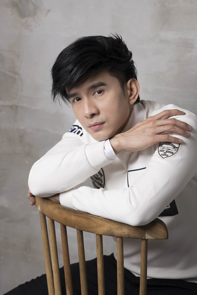 dan truong thach thuc tuoi tac khi hoa nam than trong mv moi