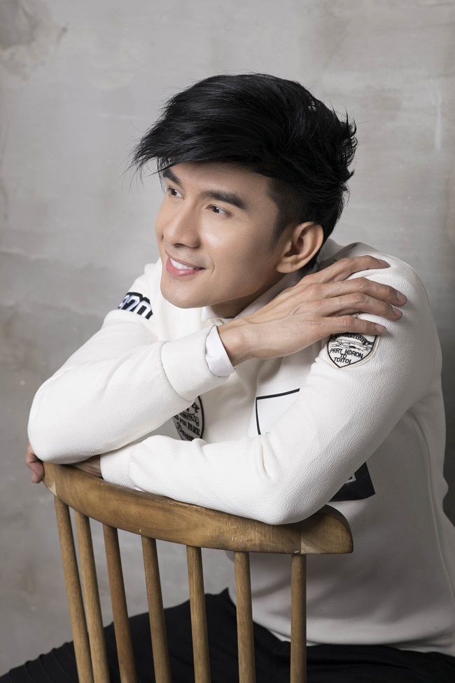 dan truong thach thuc tuoi tac khi hoa nam than trong mv moi