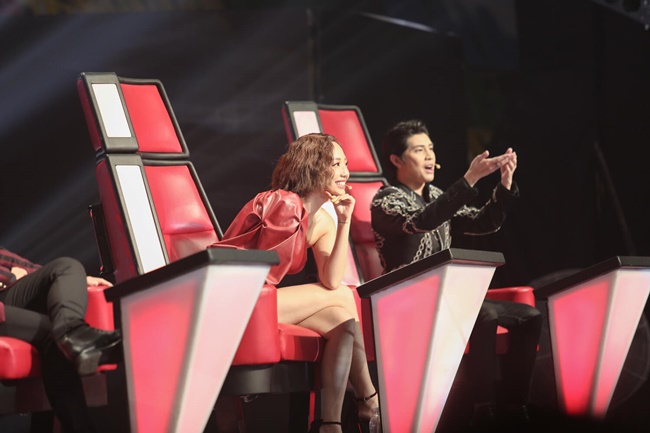 hoc tro xinh dep cua toc tien bat khoc trong dem ban ket the voice 2018