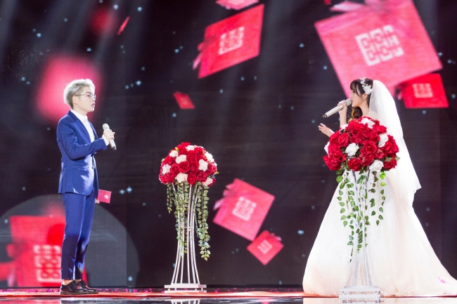 duc phuc lam dam cuoi voi jang mi ngay tren san khau