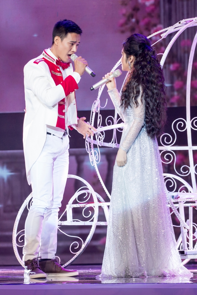 duc phuc lam dam cuoi voi jang mi ngay tren san khau