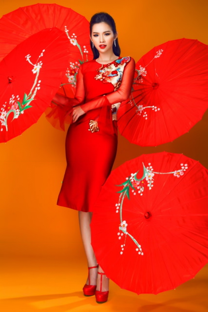 a hau thanh trang kieu ky trong ta ao dai cach tan