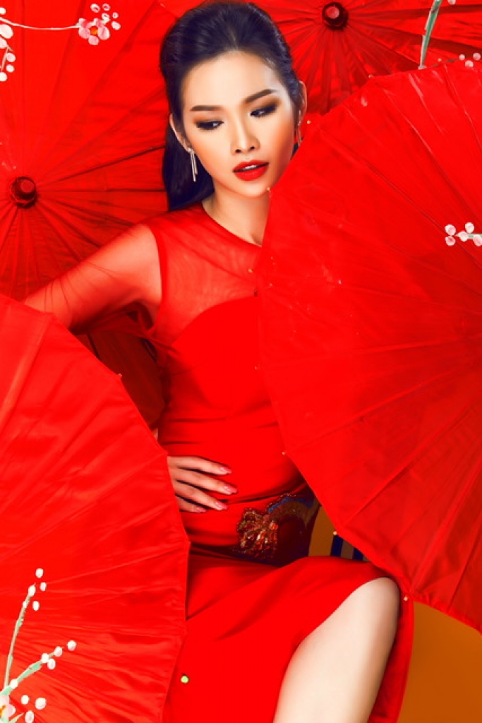 a hau thanh trang kieu ky trong ta ao dai cach tan