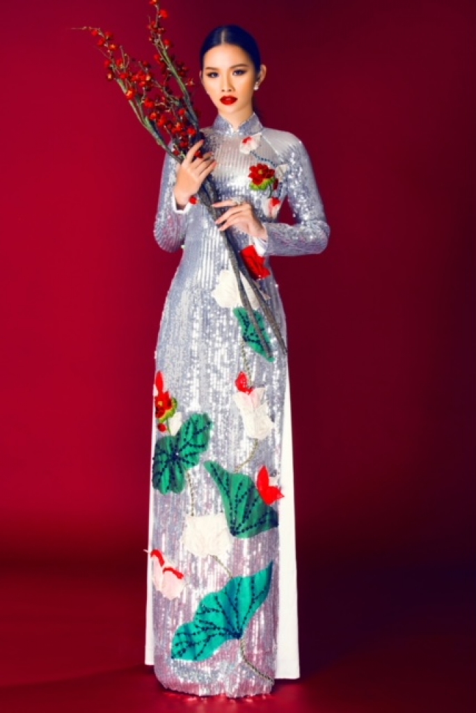 a hau thanh trang kieu ky trong ta ao dai cach tan
