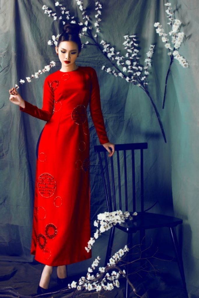 a hau thanh trang kieu ky trong ta ao dai cach tan