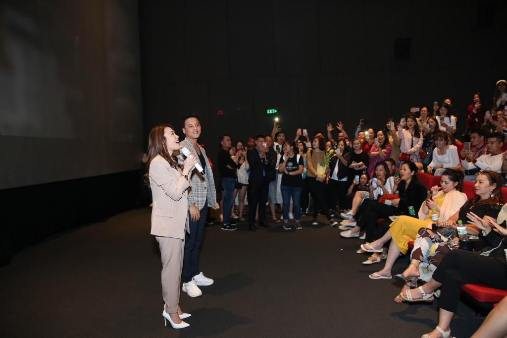 fans lap day rap phim cung my tam xem cai ket moi cua phim chi tro ly cua anh