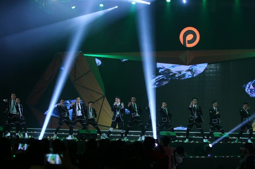 dam vinh hung ha anh tuan tro lai day an tuong voi pops awards