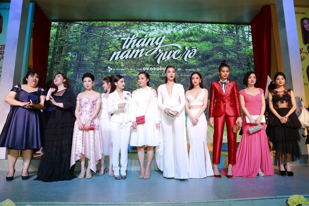 hai the he nu quai ngua hoang hoi ngo day cam xuc trong buoi ra mat thang nam ruc ro
