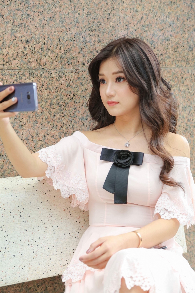 huong tram hoang yen chibi a hau diem trang dung hang voi thiet ke cua david wong