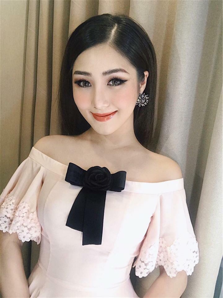 huong tram hoang yen chibi a hau diem trang dung hang voi thiet ke cua david wong