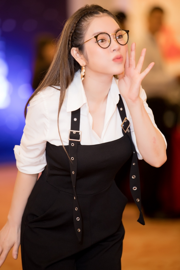 ly nha ky nhi nhanh voi quan yem va kinh nobita