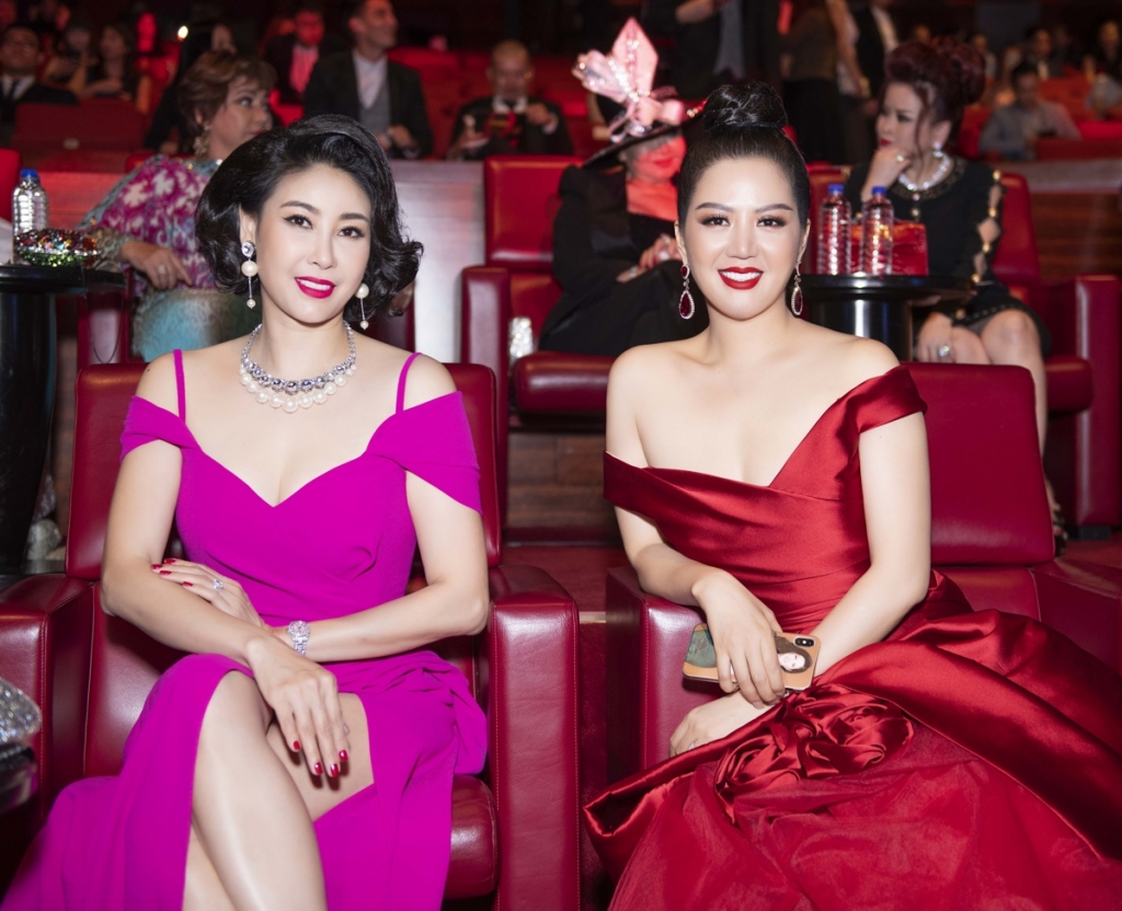 hai hoa hau dinh hien anh ha kieu anh cung duoc giai nu hoang dem tiec