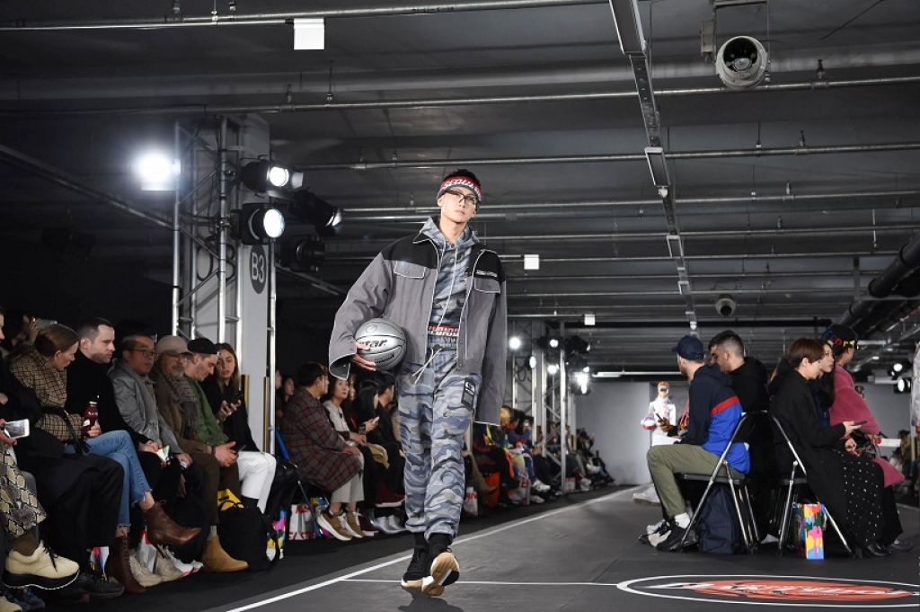 quan quan mac trung kien sai buoc tai seoul fashion week