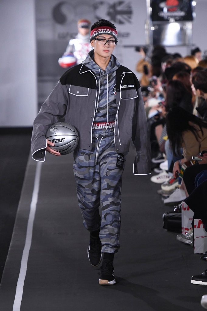 quan quan mac trung kien sai buoc tai seoul fashion week