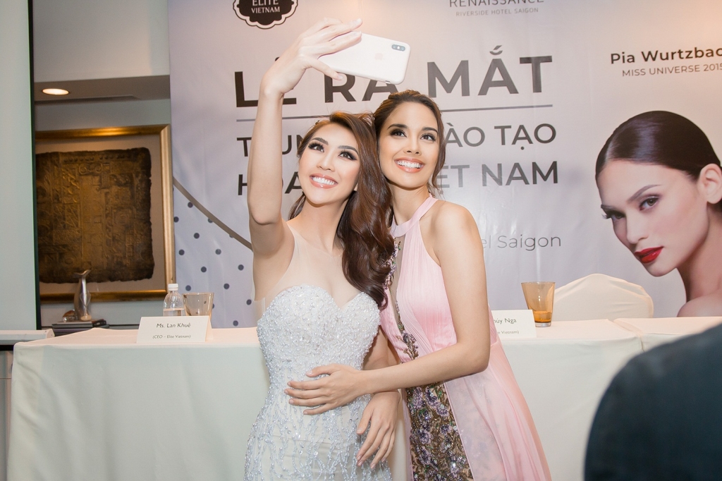 tuong linh hao hung gap go hoa hau the gioi 2013 megan young