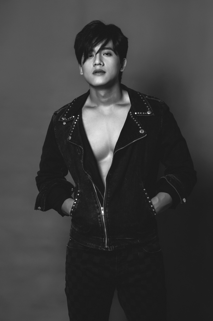 bat ngo voi hinh anh moi cua dien vien thay giao mua mai tai phen