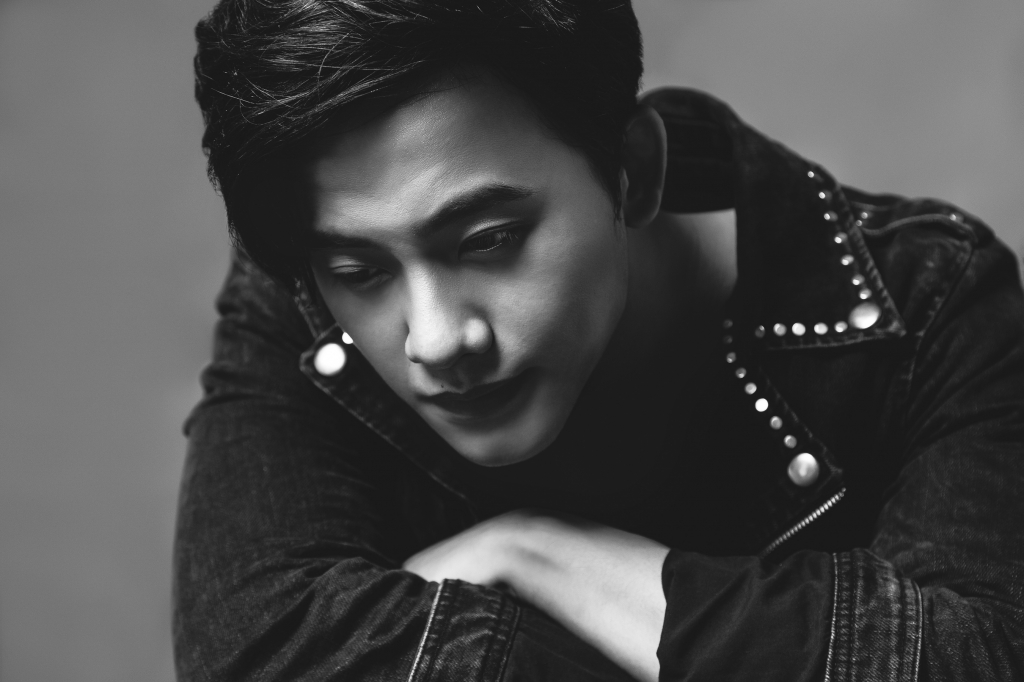 bat ngo voi hinh anh moi cua dien vien thay giao mua mai tai phen