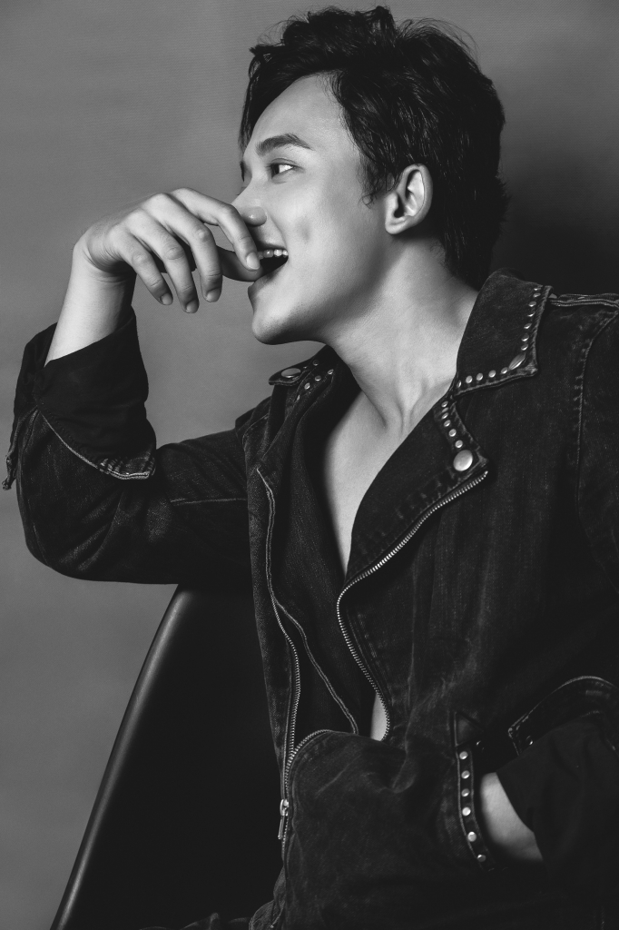 bat ngo voi hinh anh moi cua dien vien thay giao mua mai tai phen