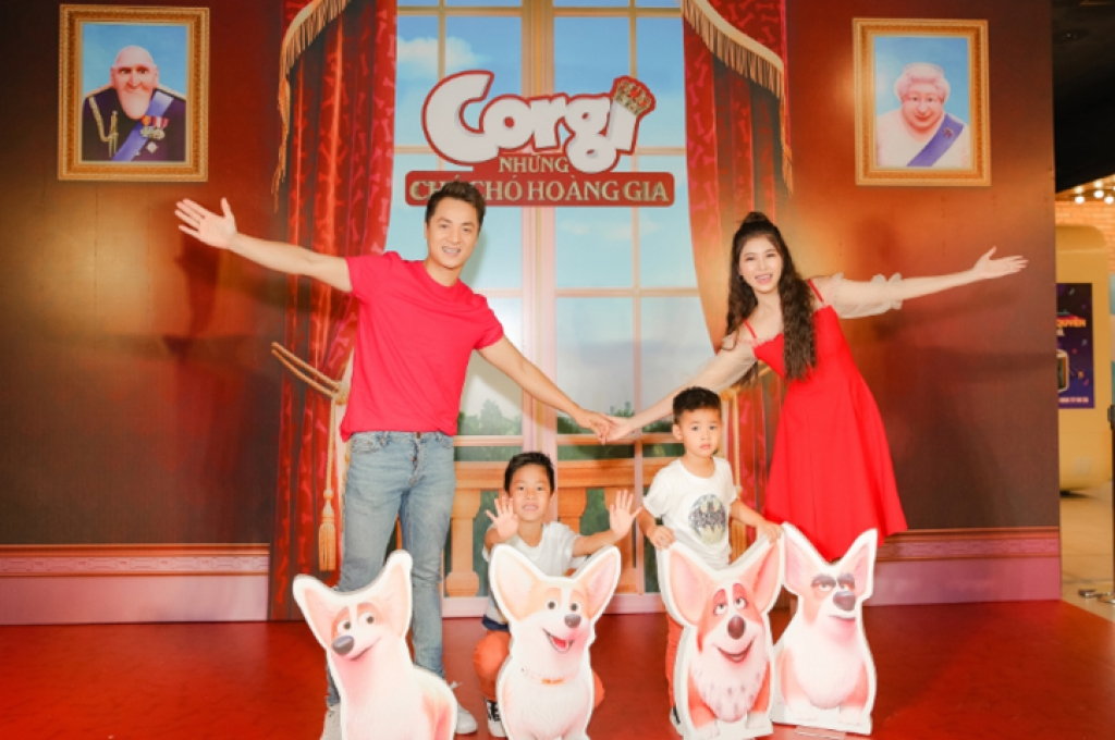 gia dinh nghe si viet hao hung trai nghiem cuoc song hoang gia cung nhung chu cun dang yeu corgi