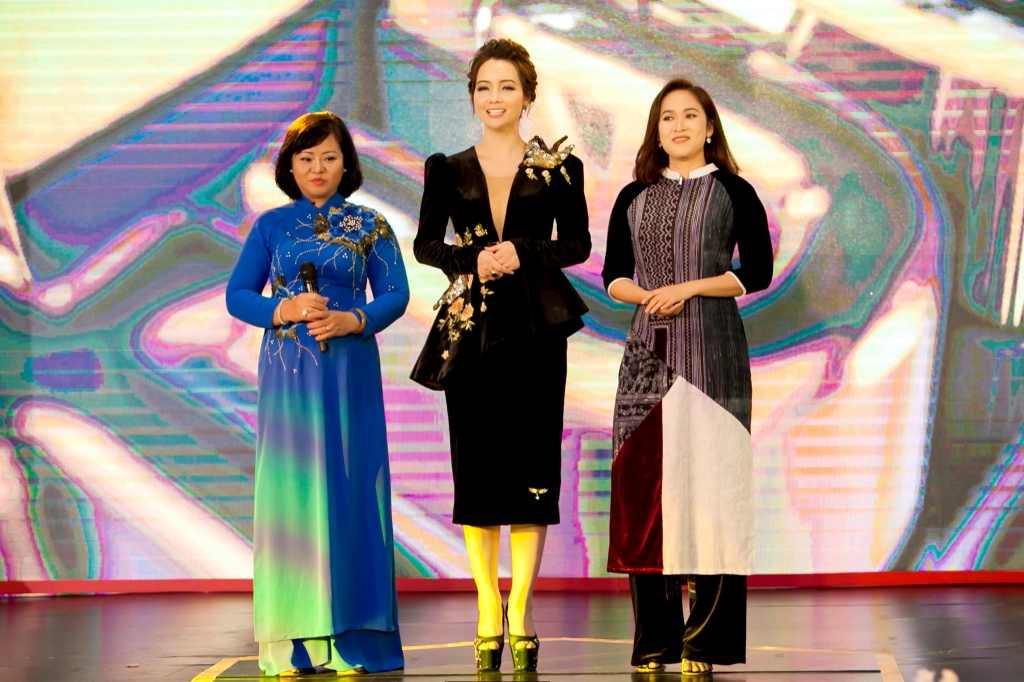 doanh nhan thao nguyen nguoi phu nu dung sau thanh cong cua dao dien diep van