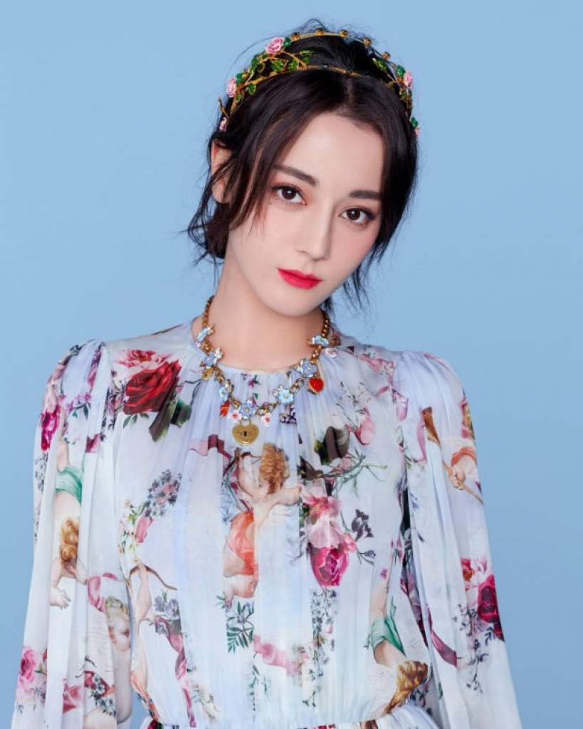 dich le nhiet ba khoe lung tran quyen ru khien netizen day song