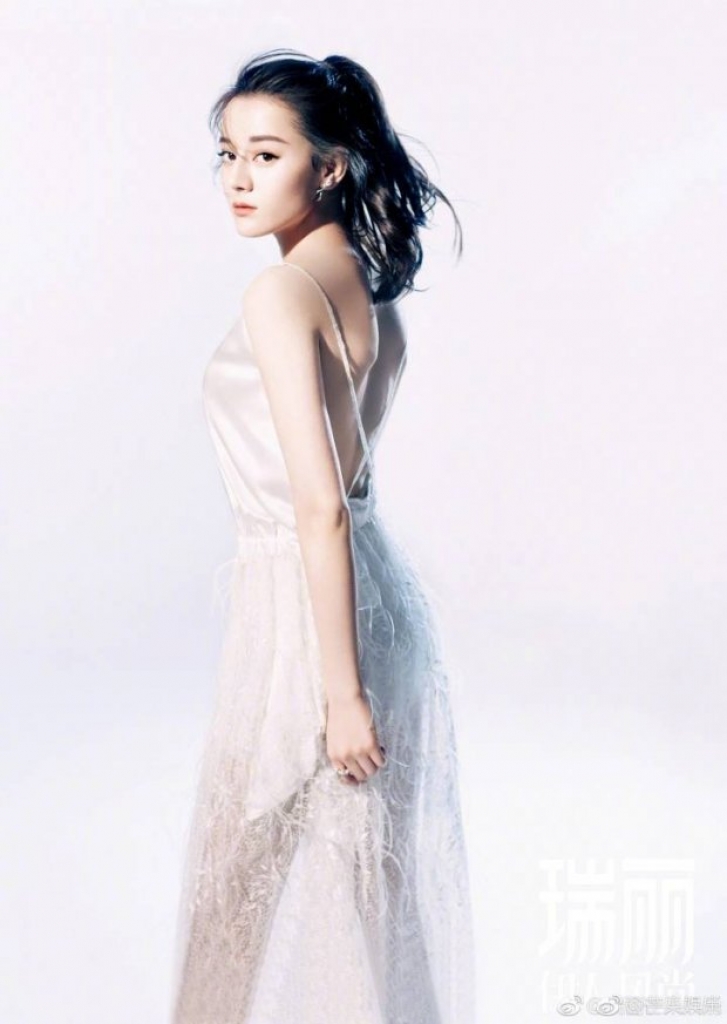 dich le nhiet ba khoe lung tran quyen ru khien netizen day song