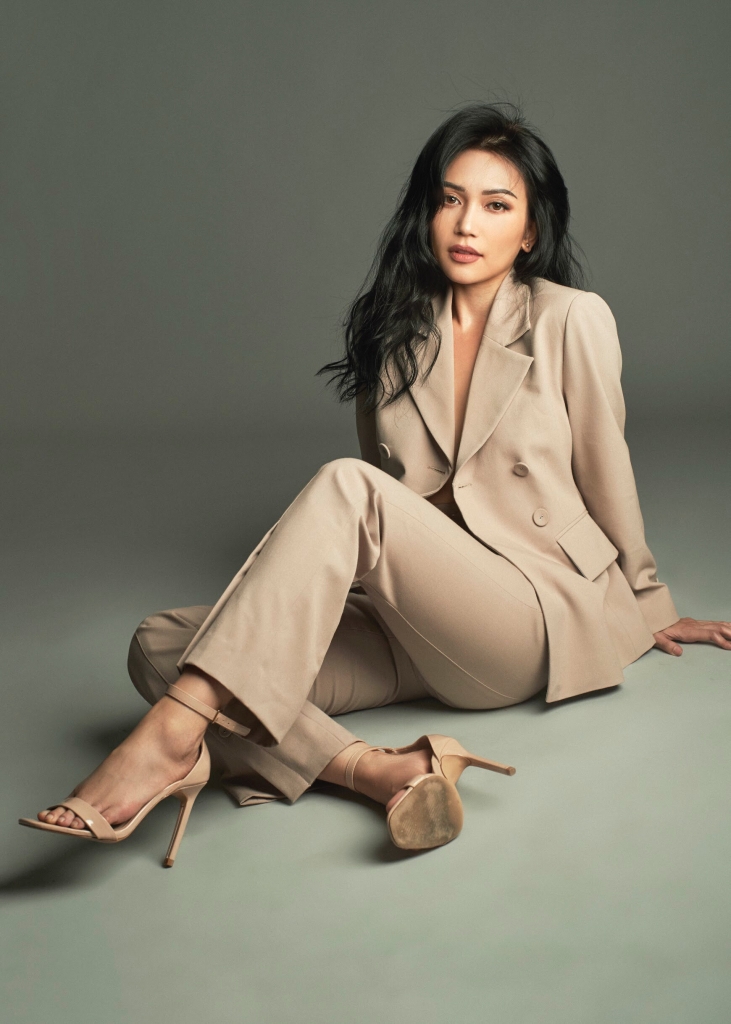 si thanh van trung thanh voi style goi cam nhung ngay cang sang trong