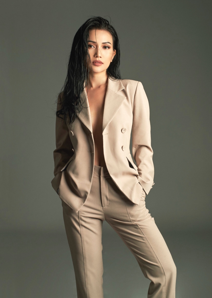 si thanh van trung thanh voi style goi cam nhung ngay cang sang trong