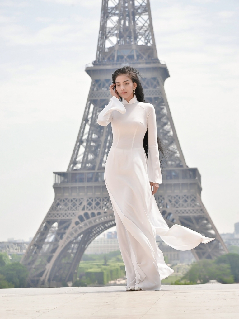 co may sai gon tu tin mang ao dai trang den paris
