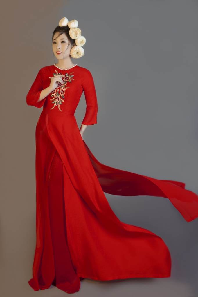 ngoc nu bolero to my duyen dang trong bo suu tap ao dai theu hoa cua nha thiet ke thuan viet