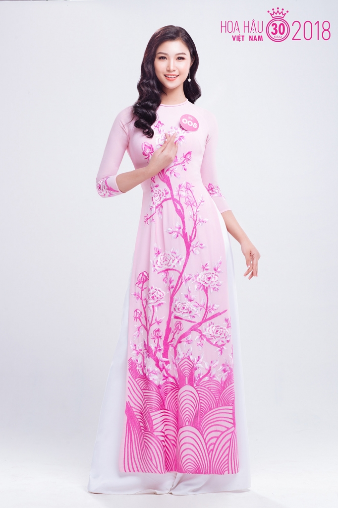 xuyt xoa truoc bo anh ao dai dung chuan hoa hau cua 38 thi sinh hoa hau viet nam chung khao phia bac