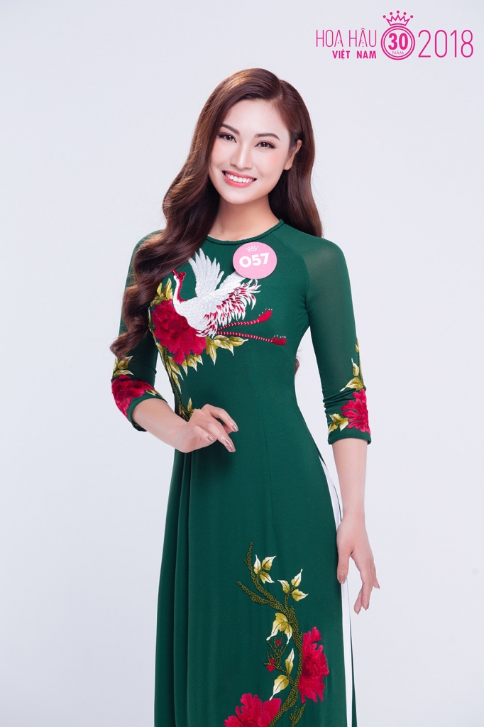 xuyt xoa truoc bo anh ao dai dung chuan hoa hau cua 38 thi sinh hoa hau viet nam chung khao phia bac