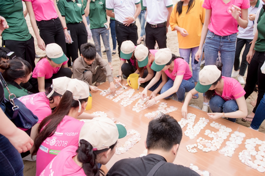 thi sinh chung khao phia bac hoa hau viet nam 2018 chung tay giu cho bien xanh