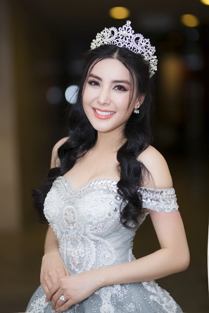 dien vien a hau bang khue xinh dep rang ro tai su kien