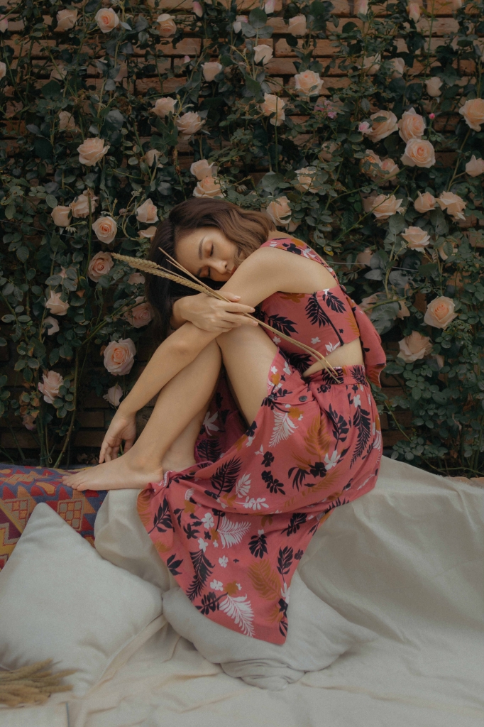 ai phuong tai xuat showbiz voi bo anh lang man cung mua