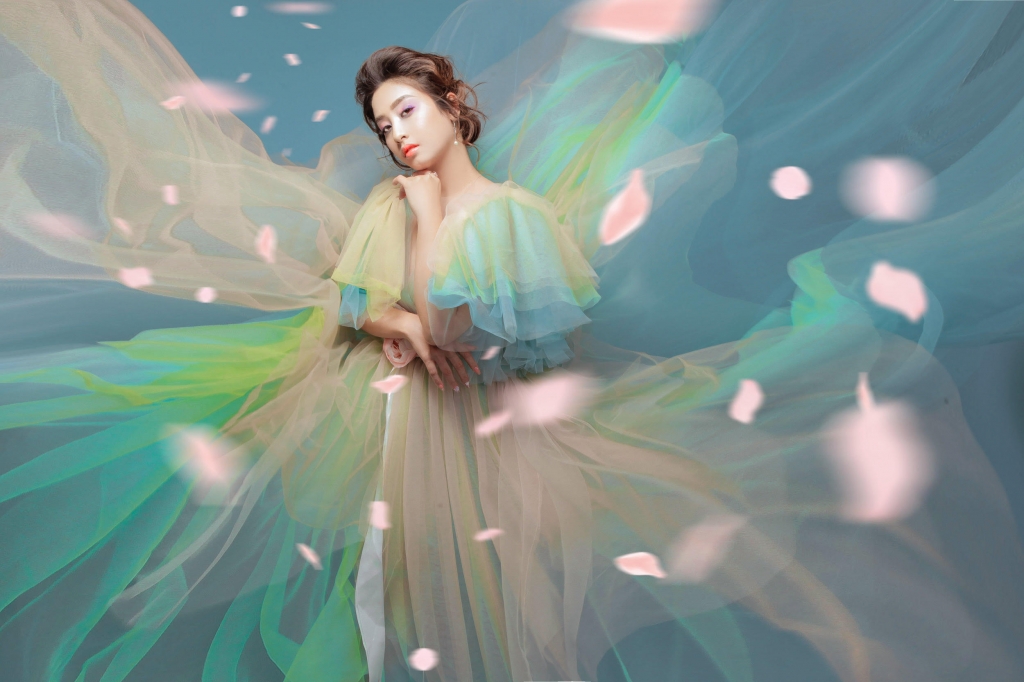 thu hang bolero lot xac ngoan muc voi phong cach sexy goi cam