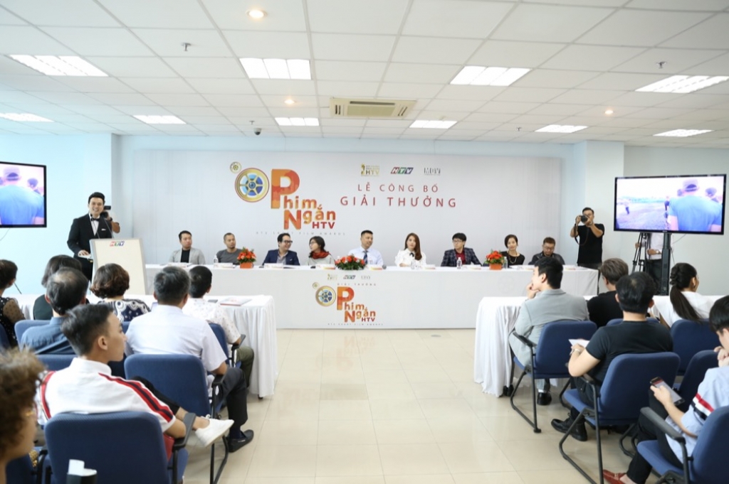 lo dien day du ban giam khao giai thuong phim ngan htv 2018