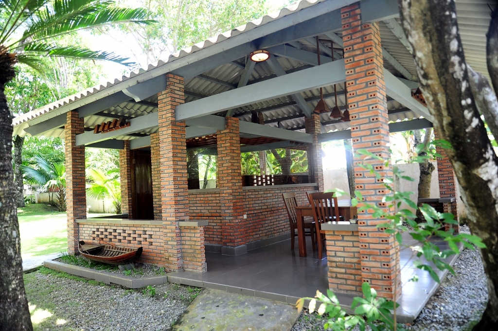 ghe tham nha vuon dep nhu resort cua ca si lam hung