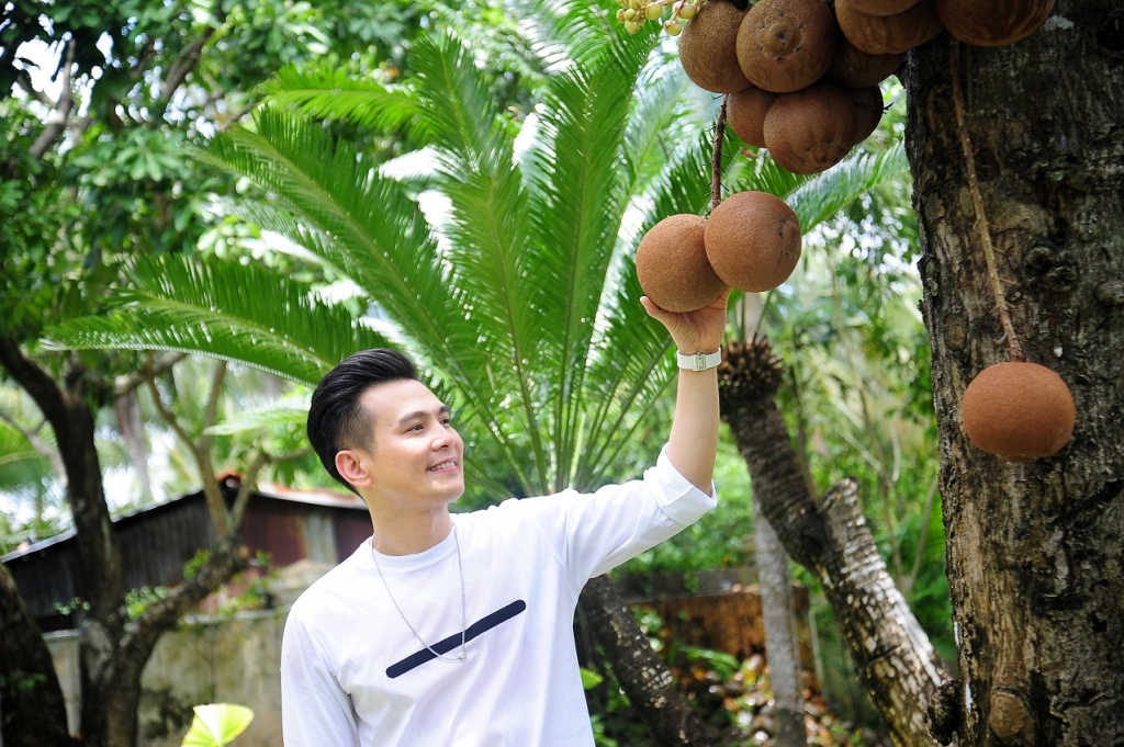 ghe tham nha vuon dep nhu resort cua ca si lam hung