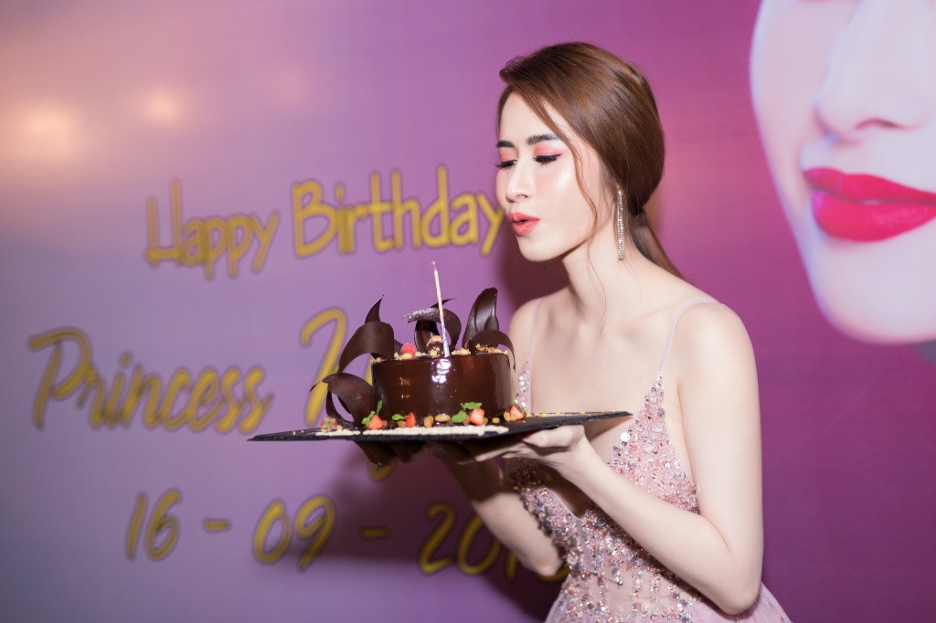 princess ngoc han vui sinh nhat am cung