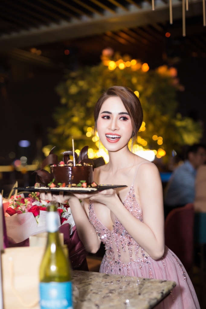 princess ngoc han vui sinh nhat am cung